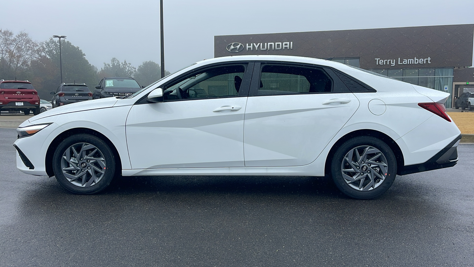 2025 Hyundai Elantra Hybrid Blue 4