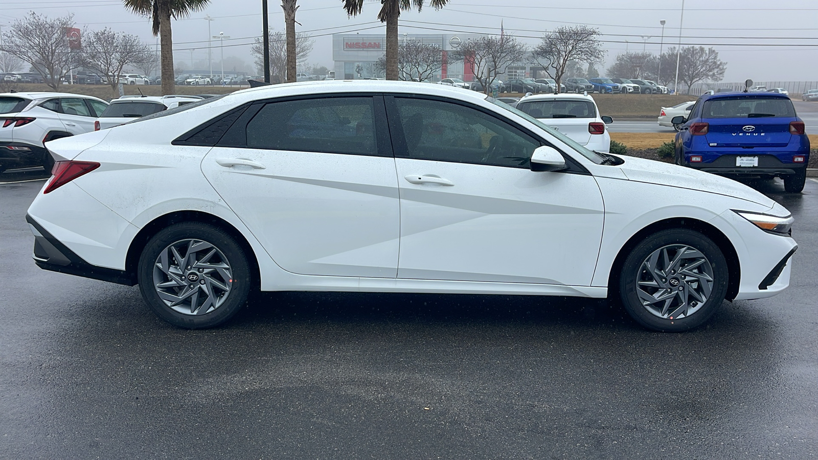 2025 Hyundai Elantra Hybrid Blue 8