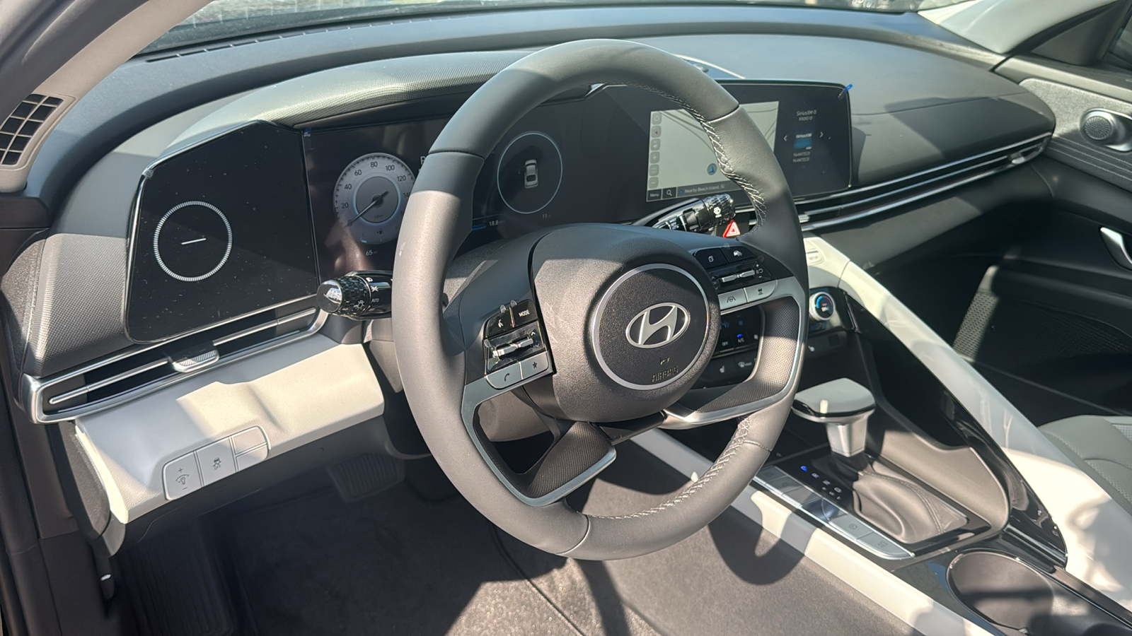 2025 Hyundai Elantra Limited 24