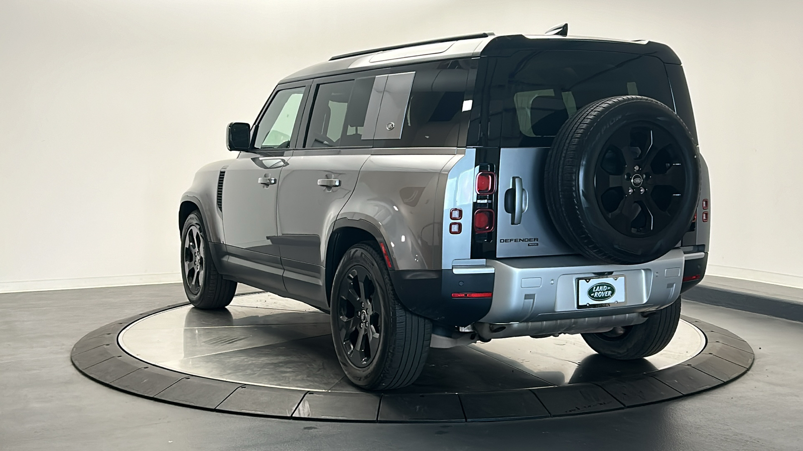 2022 Land Rover Defender 110 SE 3