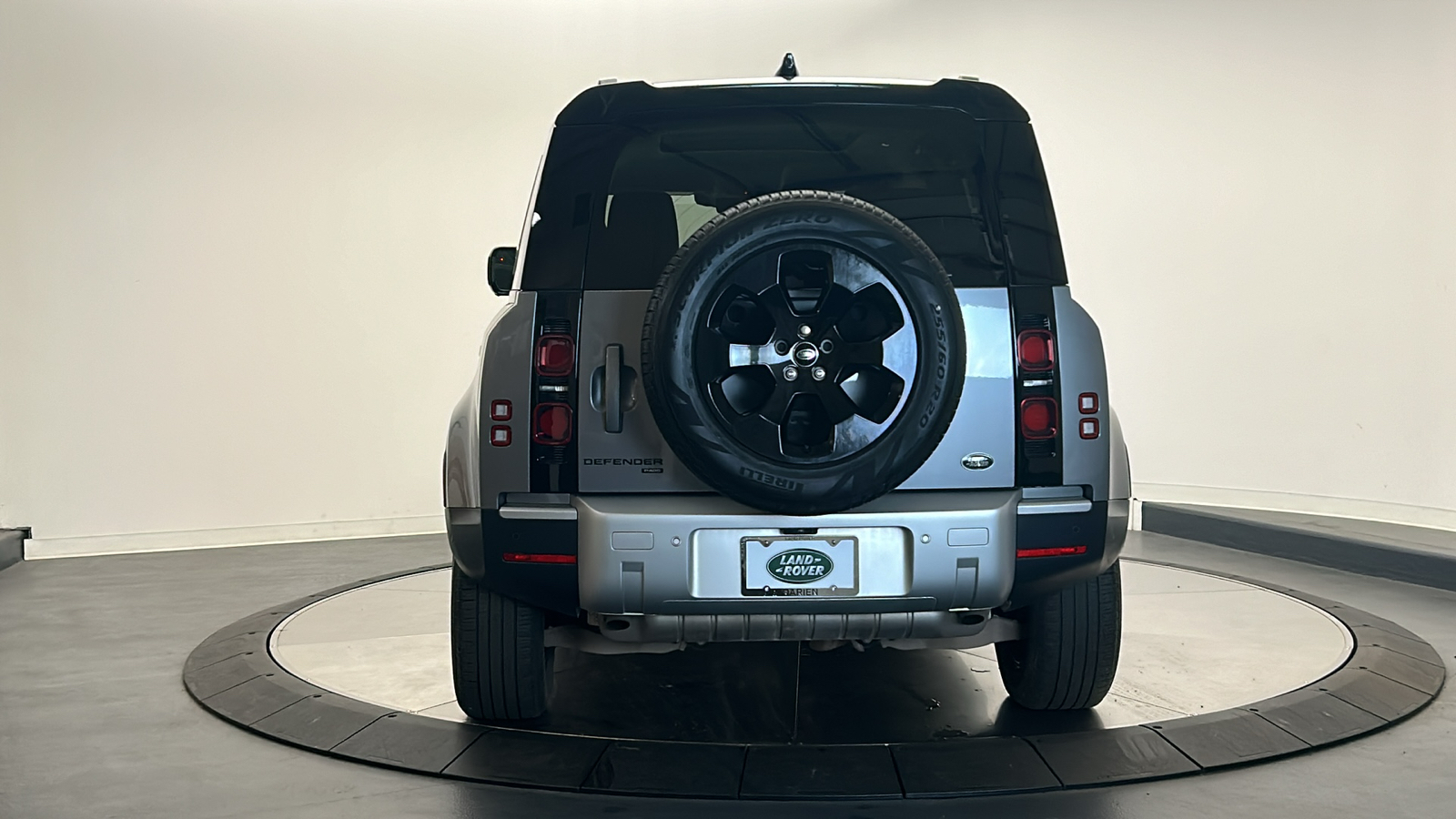 2022 Land Rover Defender 110 SE 4