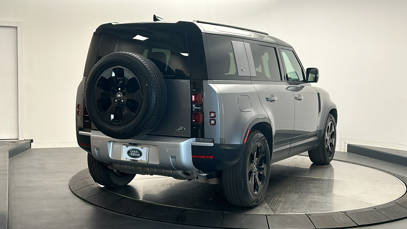 2022 Land Rover Defender 110 SE 5