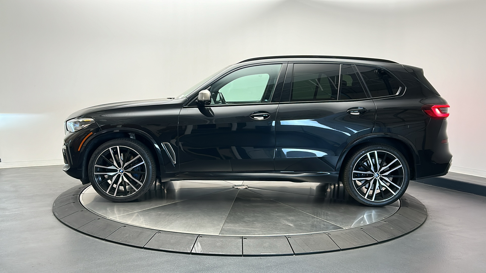 2022 BMW X5 M50i 2