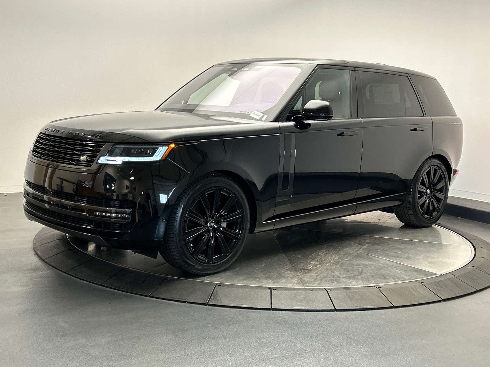 2023 Land Rover Range Rover SE 1