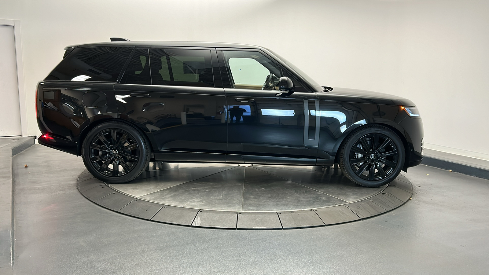 2023 Land Rover Range Rover SE 6