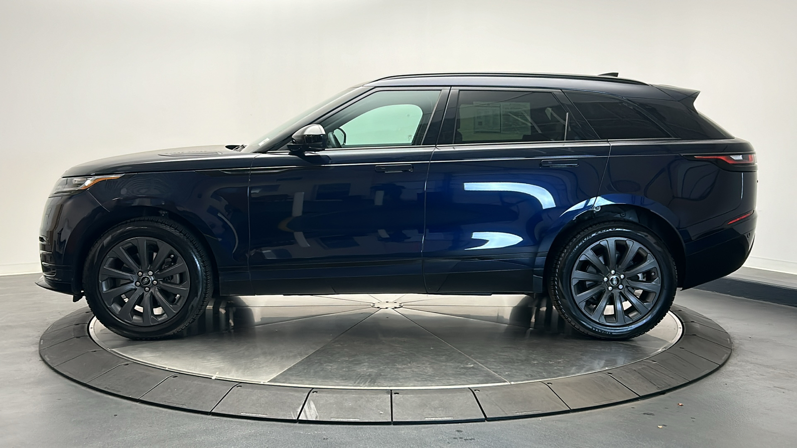 2023 Land Rover Range Rover Velar R-Dynamic S 2