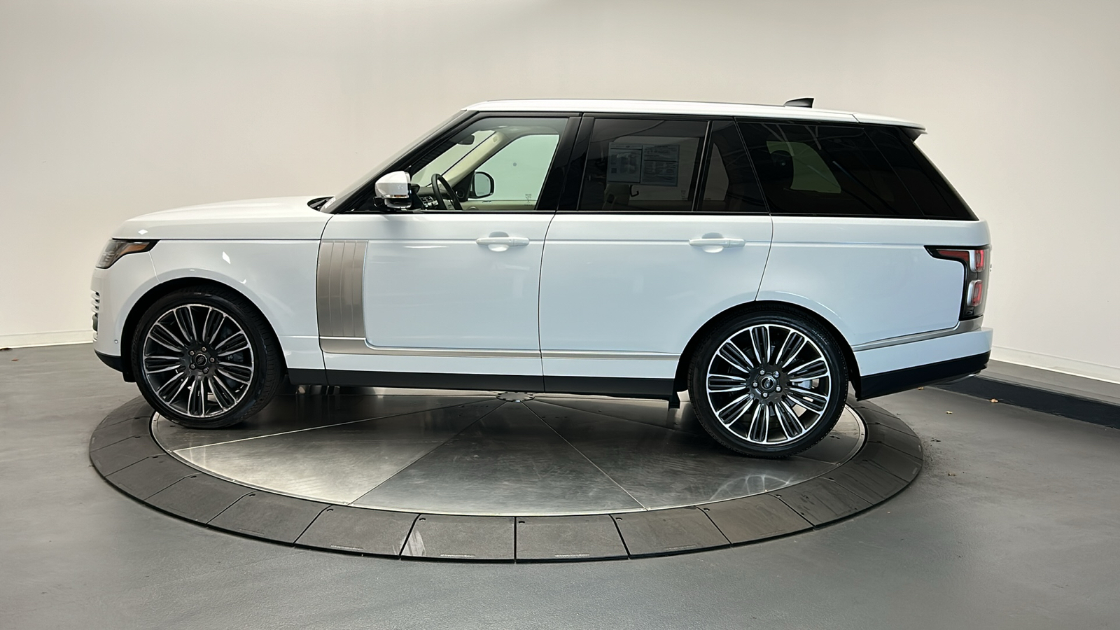 2022 Land Rover Range Rover Westminster 2