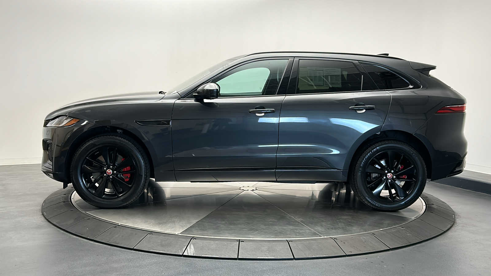 2021 Jaguar F-PACE P400 R-Dynamic S 2