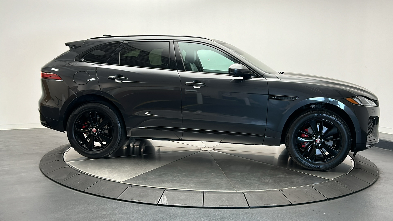 2021 Jaguar F-PACE P400 R-Dynamic S 6