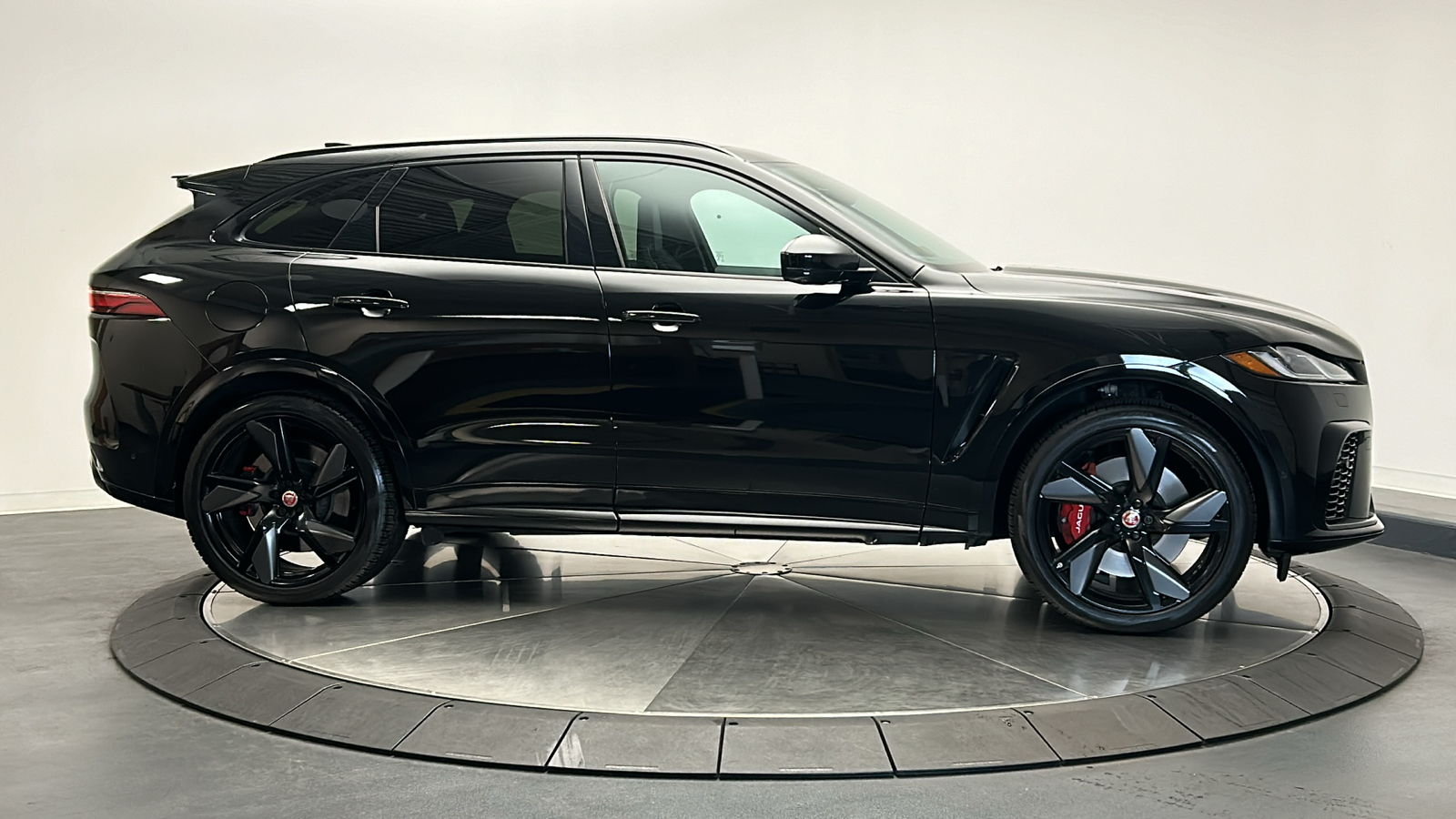 2022 Jaguar F-PACE SVR 6