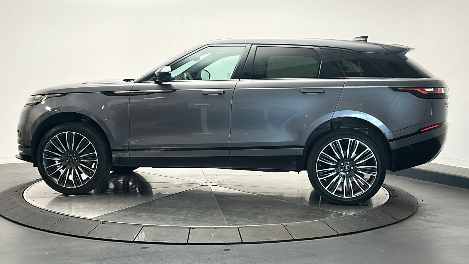 2018 Land Rover Range Rover Velar HSE R-Dynamic 2