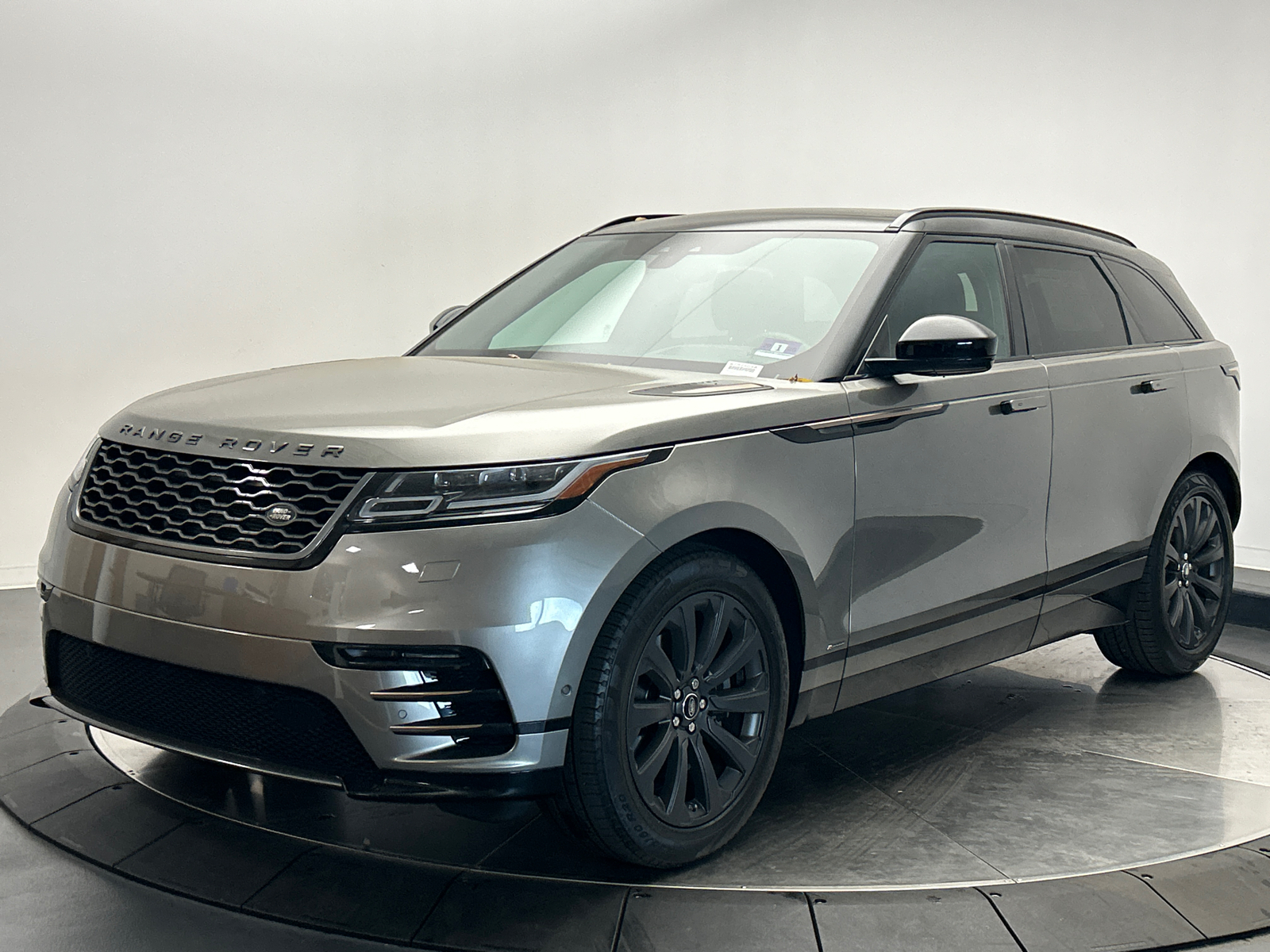 2019 Land Rover Range Rover Velar SE R-Dynamic 1