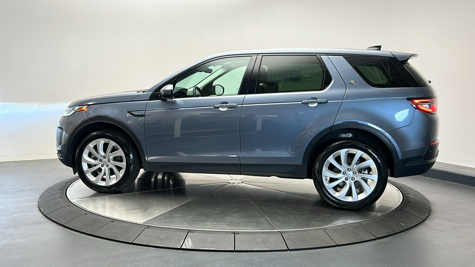 2023 Land Rover Discovery Sport SE 2