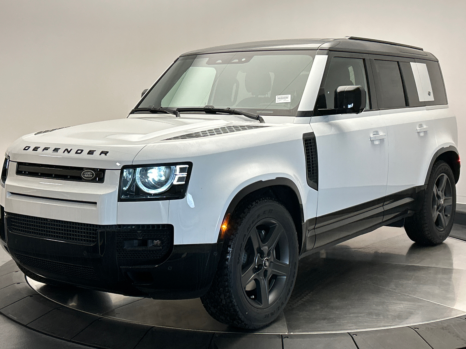 2024 Land Rover Defender 110 X-Dynamic SE 1