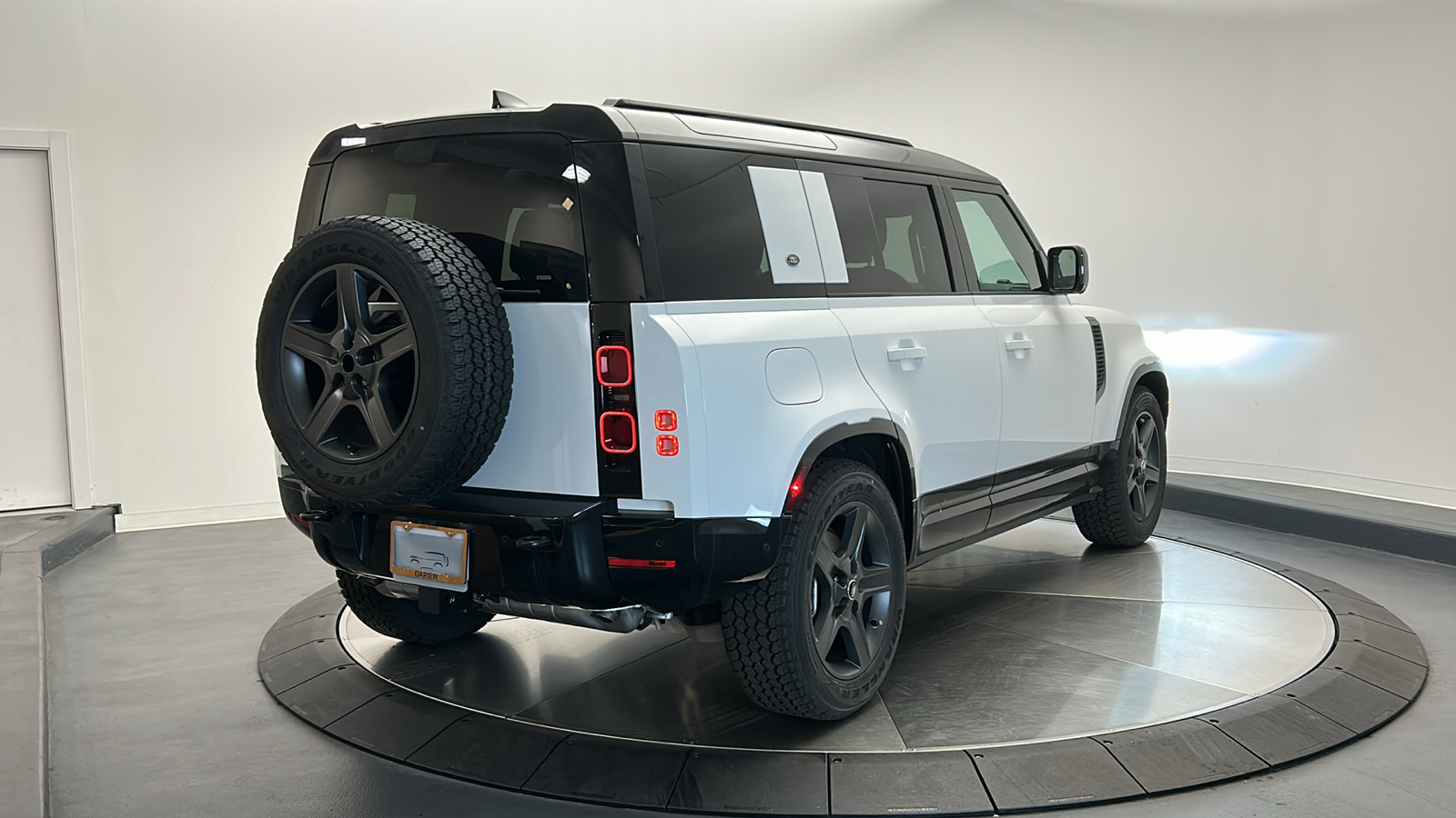 2024 Land Rover Defender 110 X-Dynamic SE 5