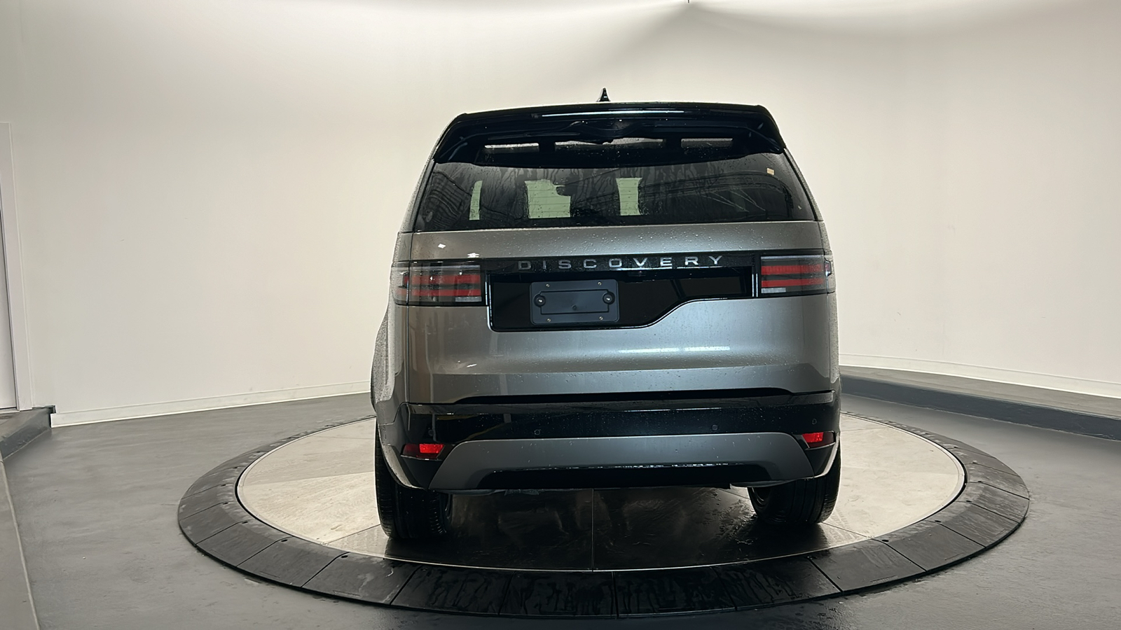 2024 Land Rover Discovery Dynamic SE 4