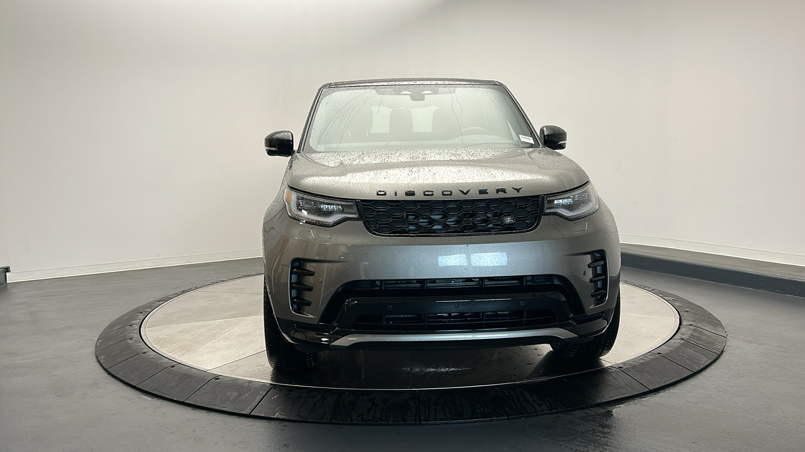 2024 Land Rover Discovery Dynamic SE 8