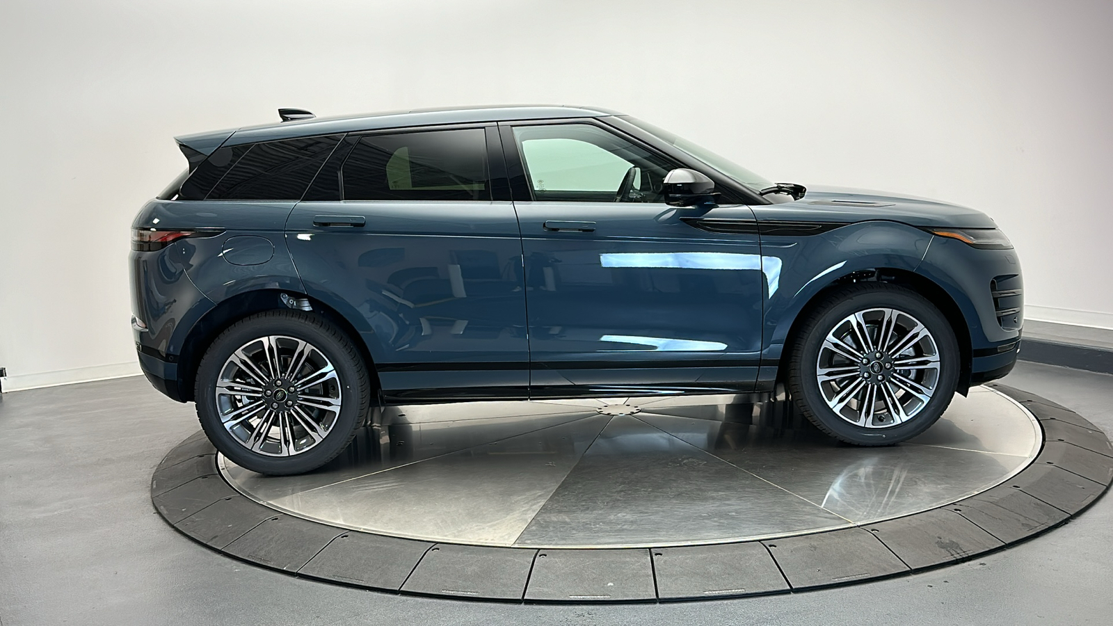 2024 Land Rover Range Rover Evoque Dynamic 6