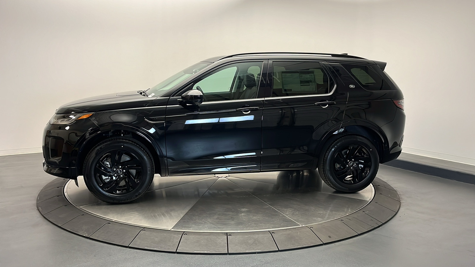 2024 Land Rover Discovery Sport S 2