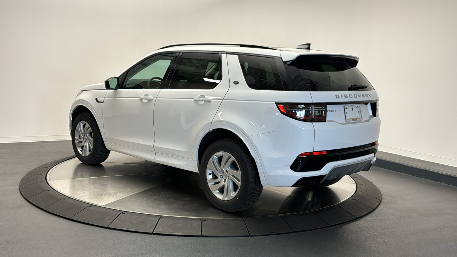 2024 Land Rover Discovery Sport S 3