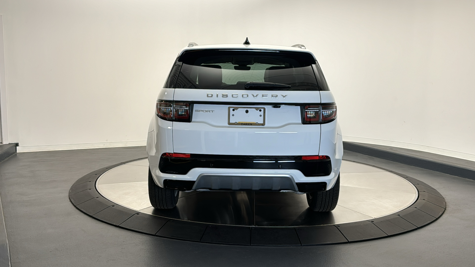 2024 Land Rover Discovery Sport S 4