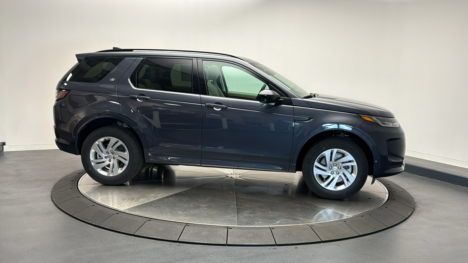 2024 Land Rover Discovery Sport S 6