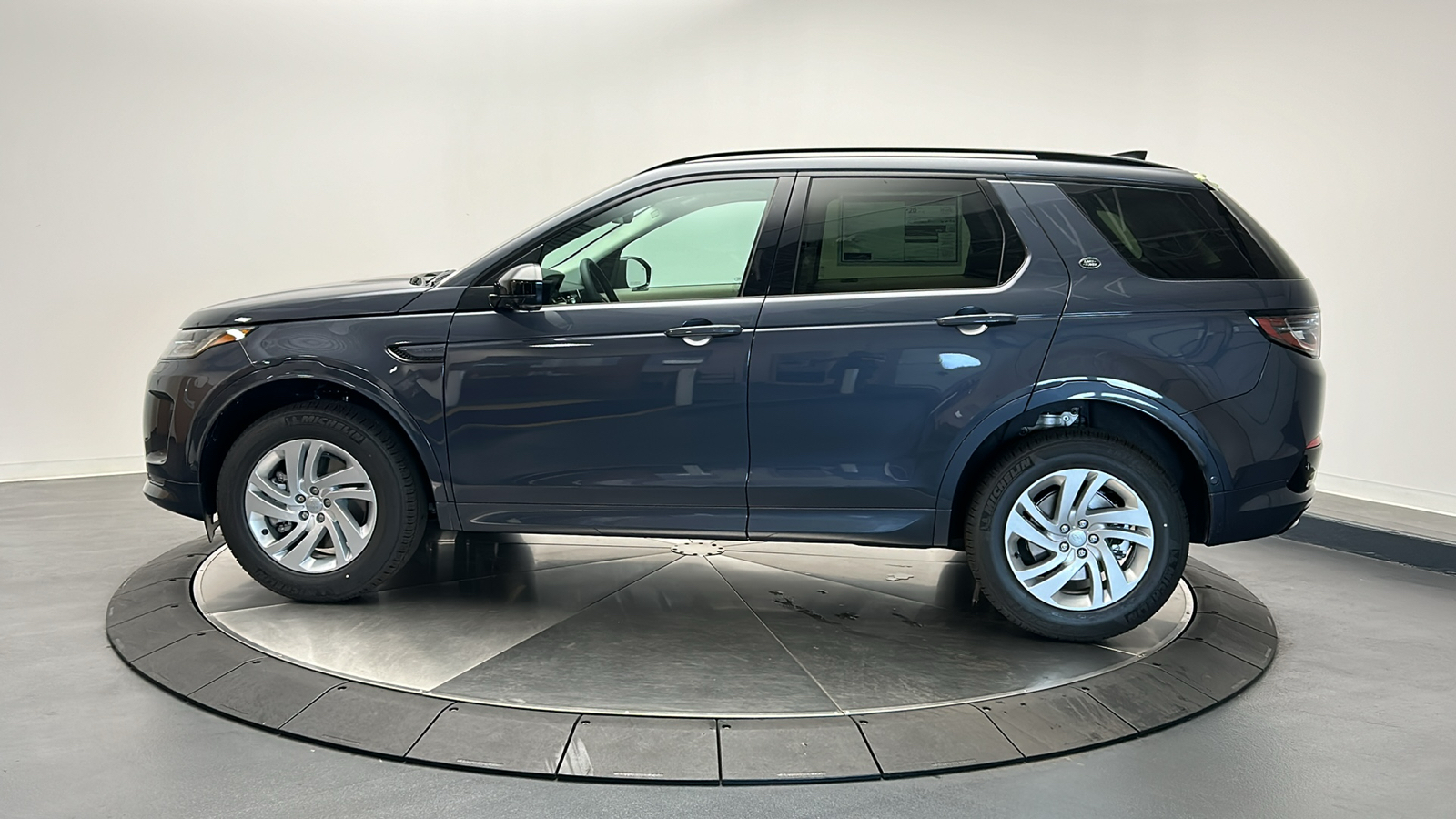 2024 Land Rover Discovery Sport S 2