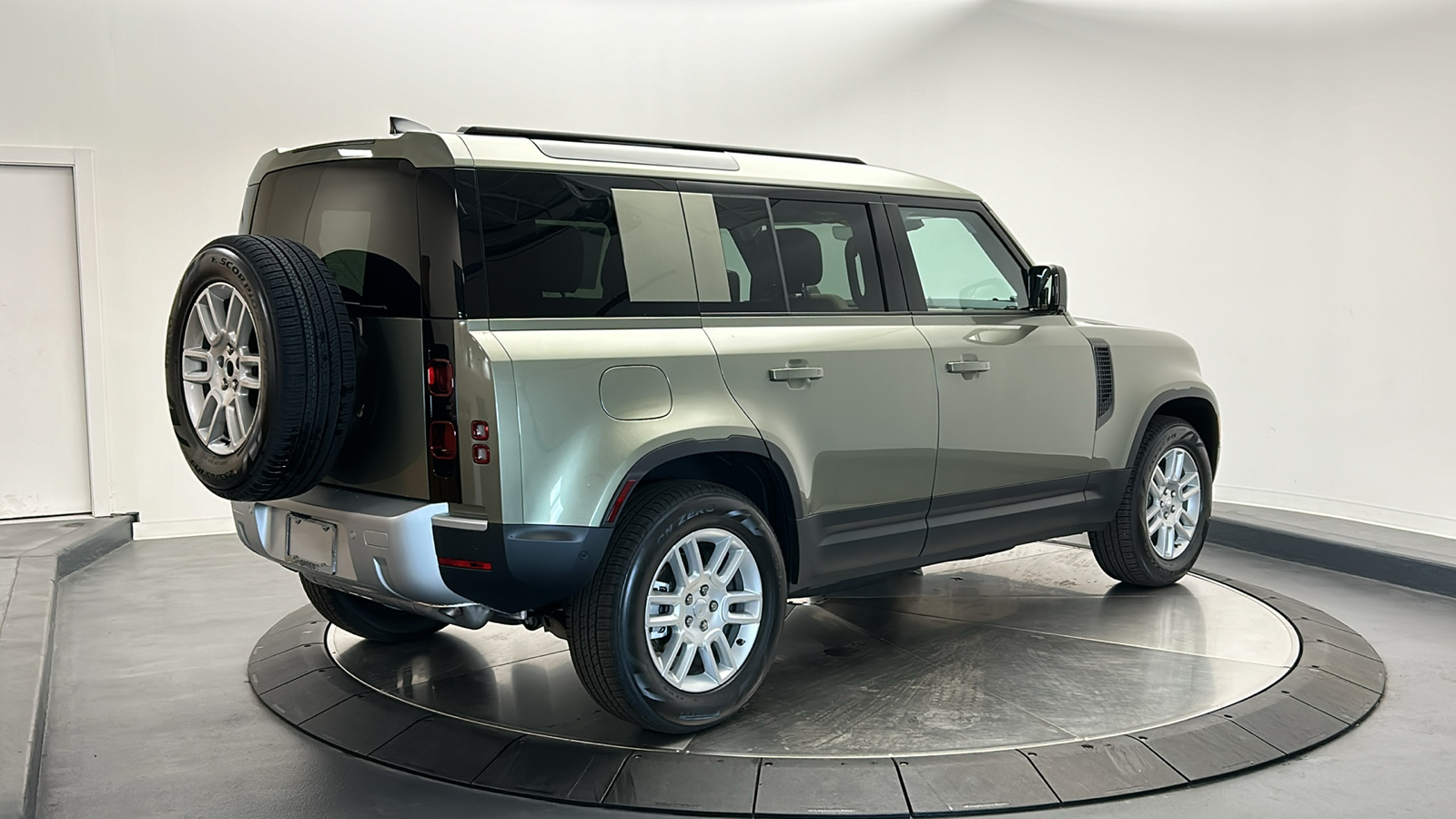 2025 Land Rover Defender 110 S 5