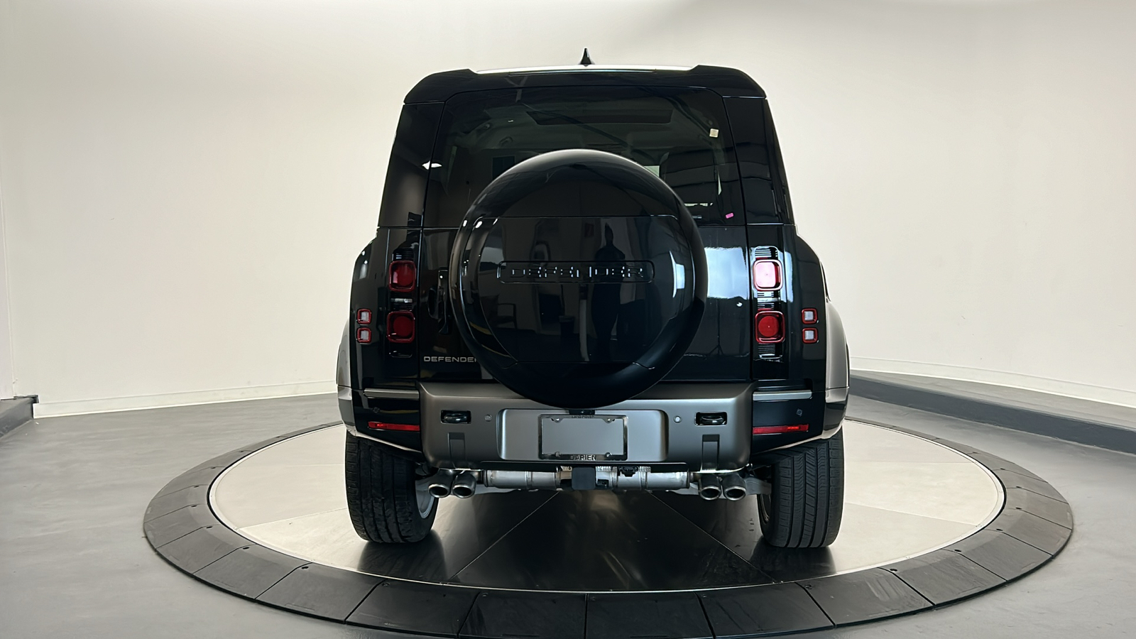 2025 Land Rover Defender 110 X-Dynamic SE 4