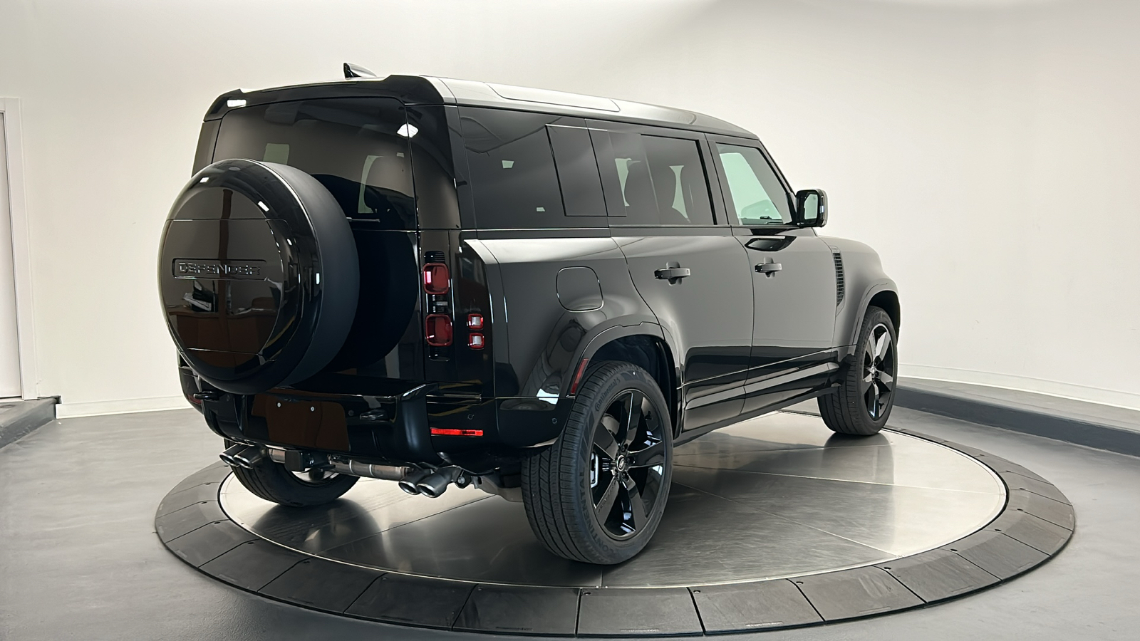 2025 Land Rover Defender 110 X-Dynamic SE 5