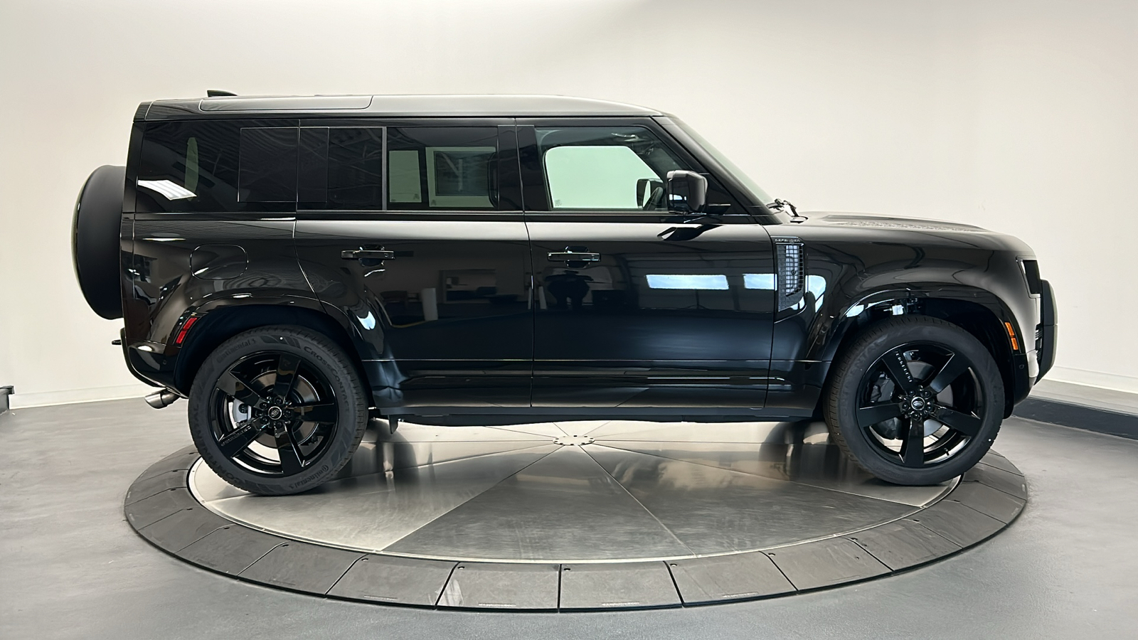 2025 Land Rover Defender 110 X-Dynamic SE 6