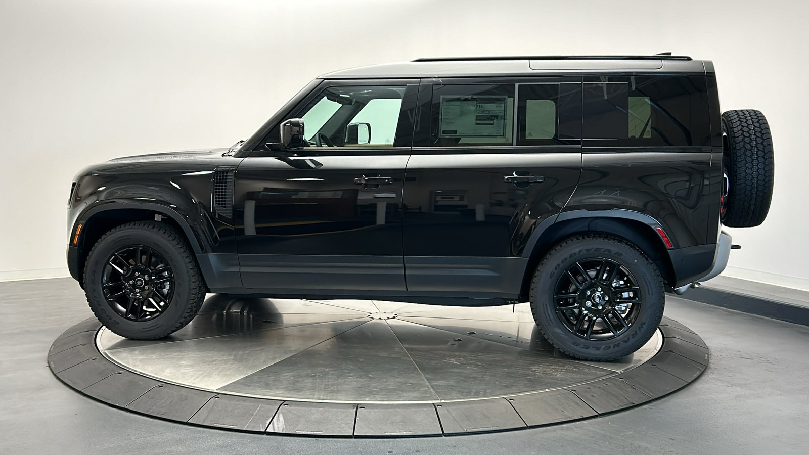 2025 Land Rover Defender 110 S 2