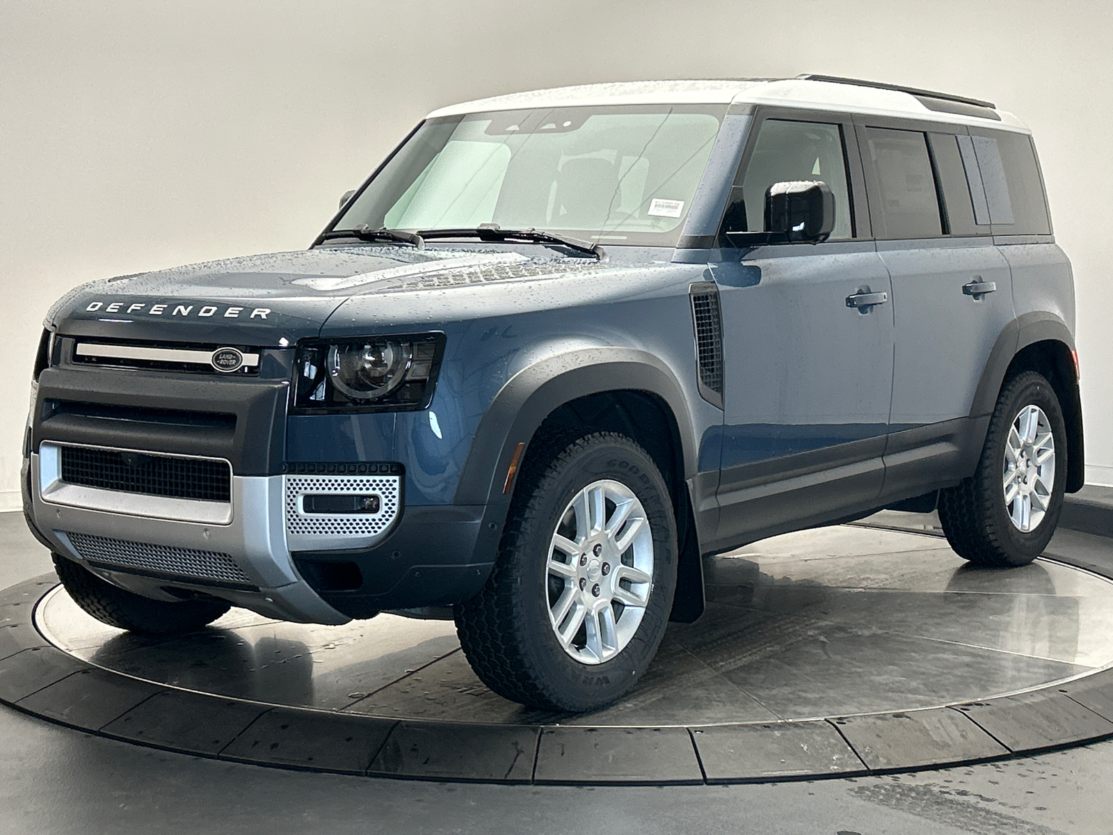 2025 Land Rover Defender 110 S 1