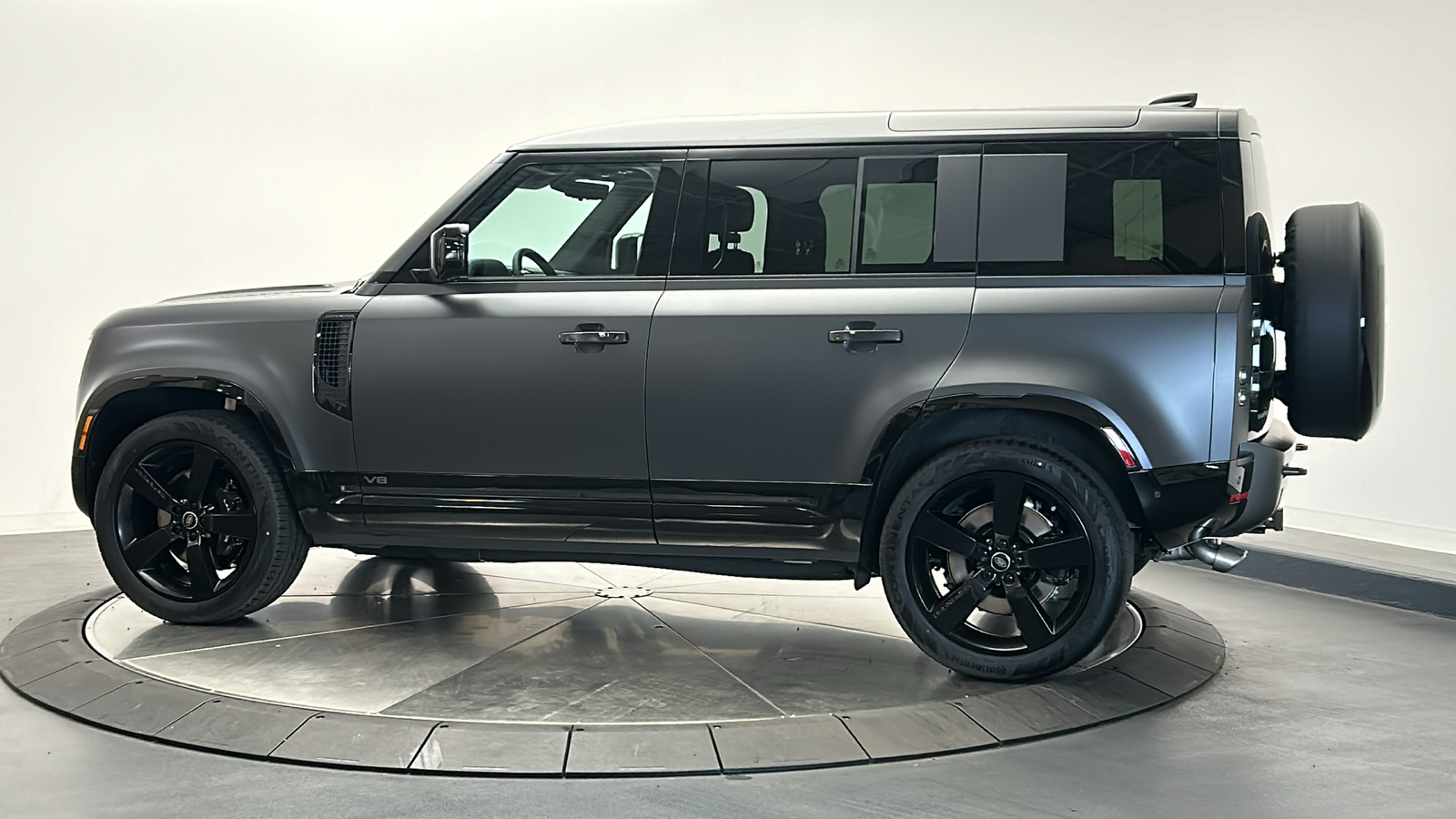 2025 Land Rover Defender 110 V8 2