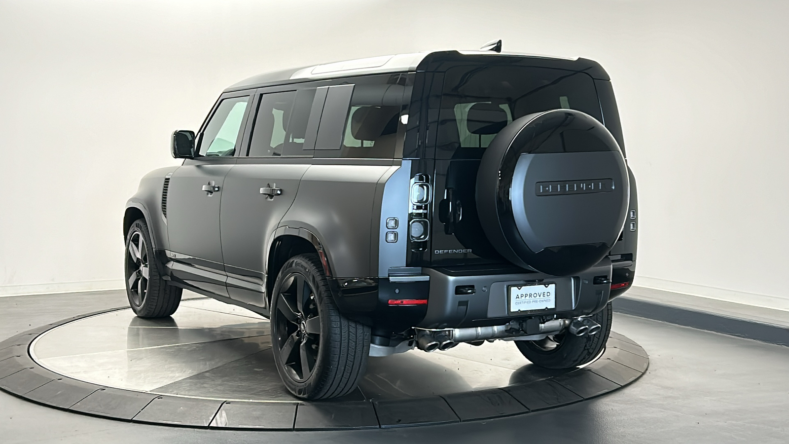 2025 Land Rover Defender 110 V8 3