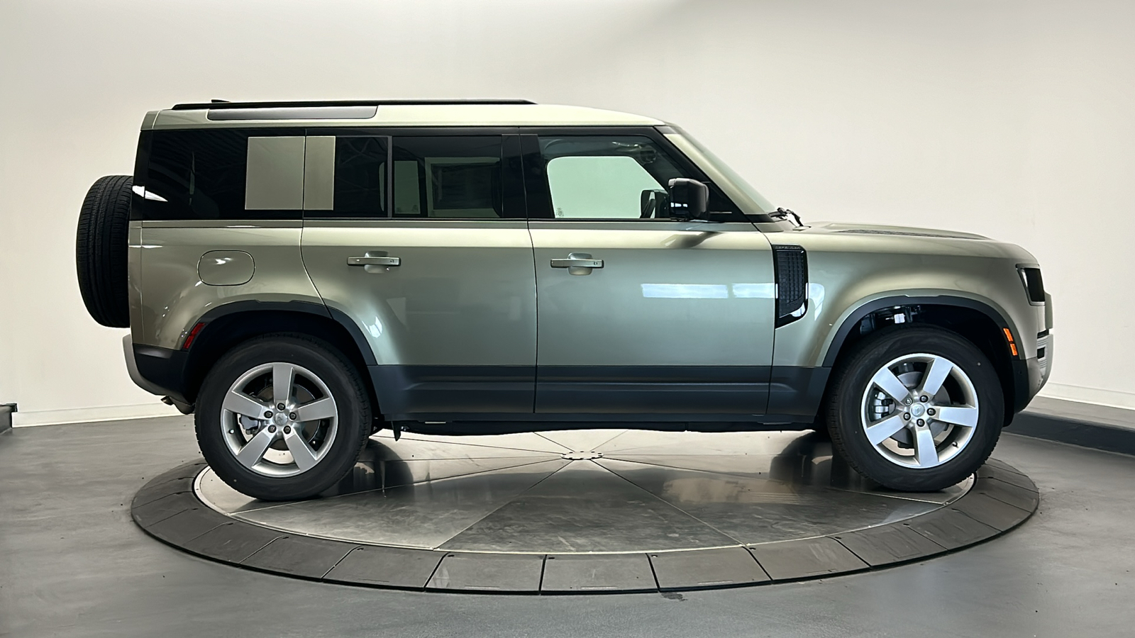 2025 Land Rover Defender 110 S 6