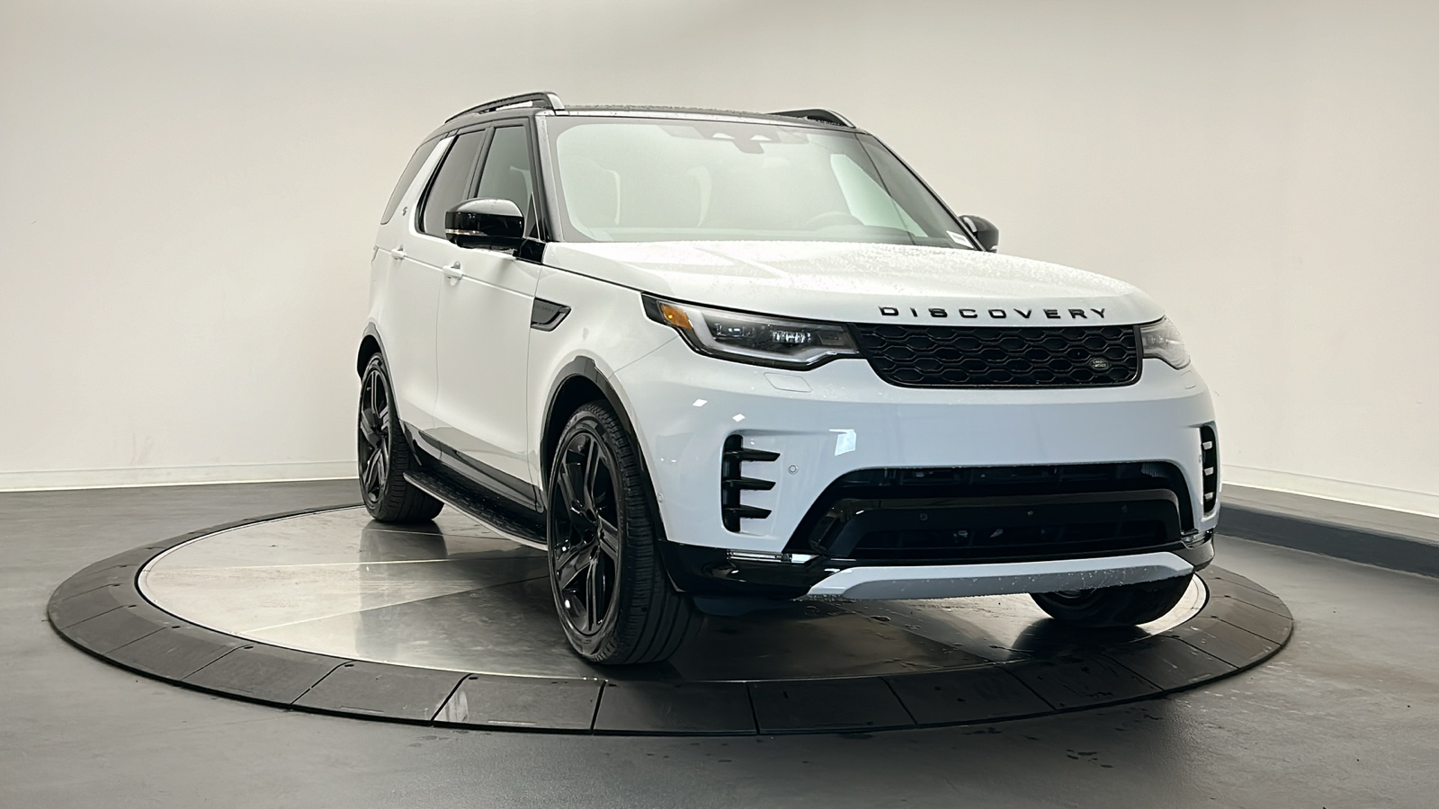 2025 Land Rover Discovery Dynamic SE 7