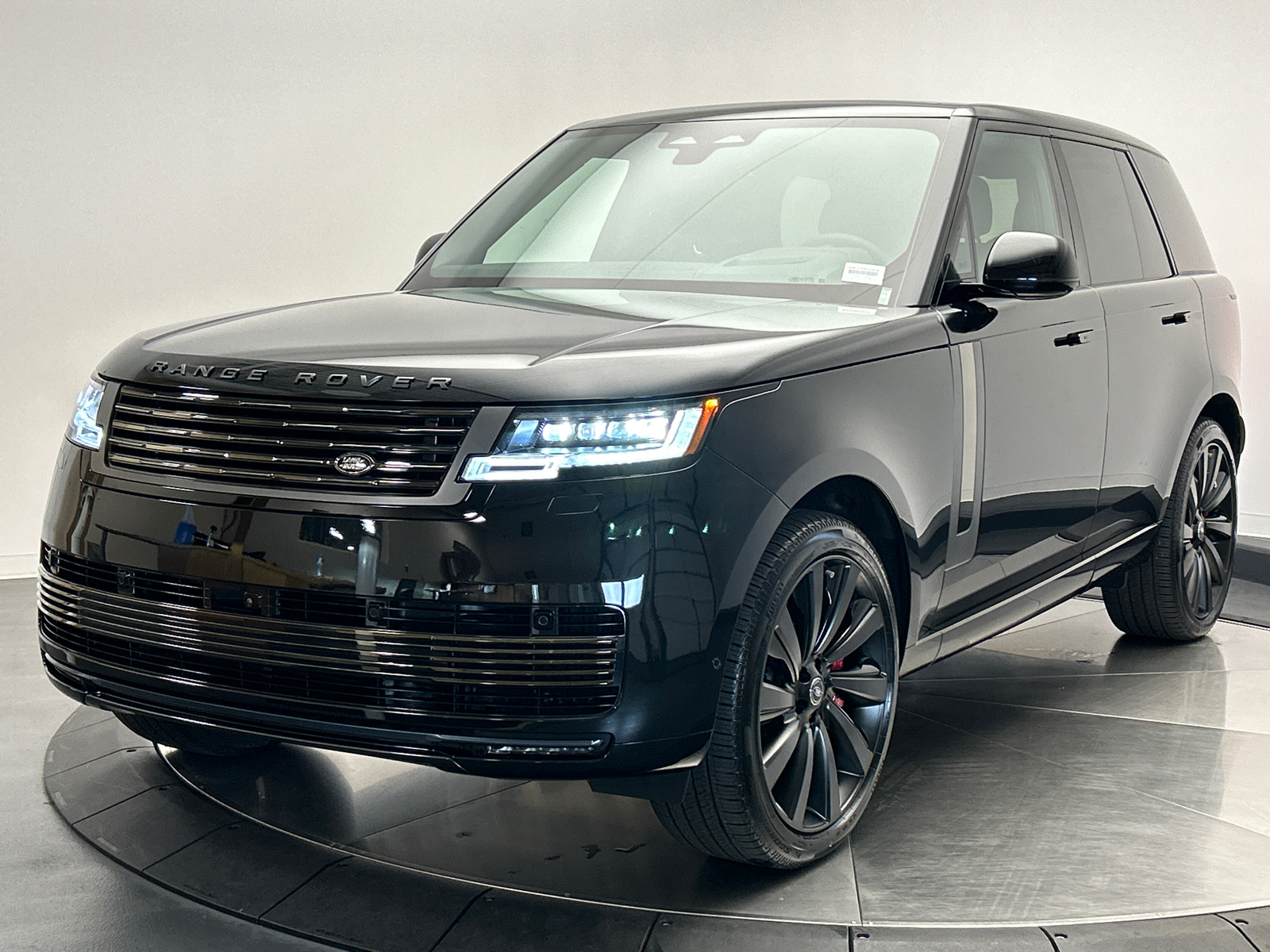 2025 Land Rover Range Rover SV 1