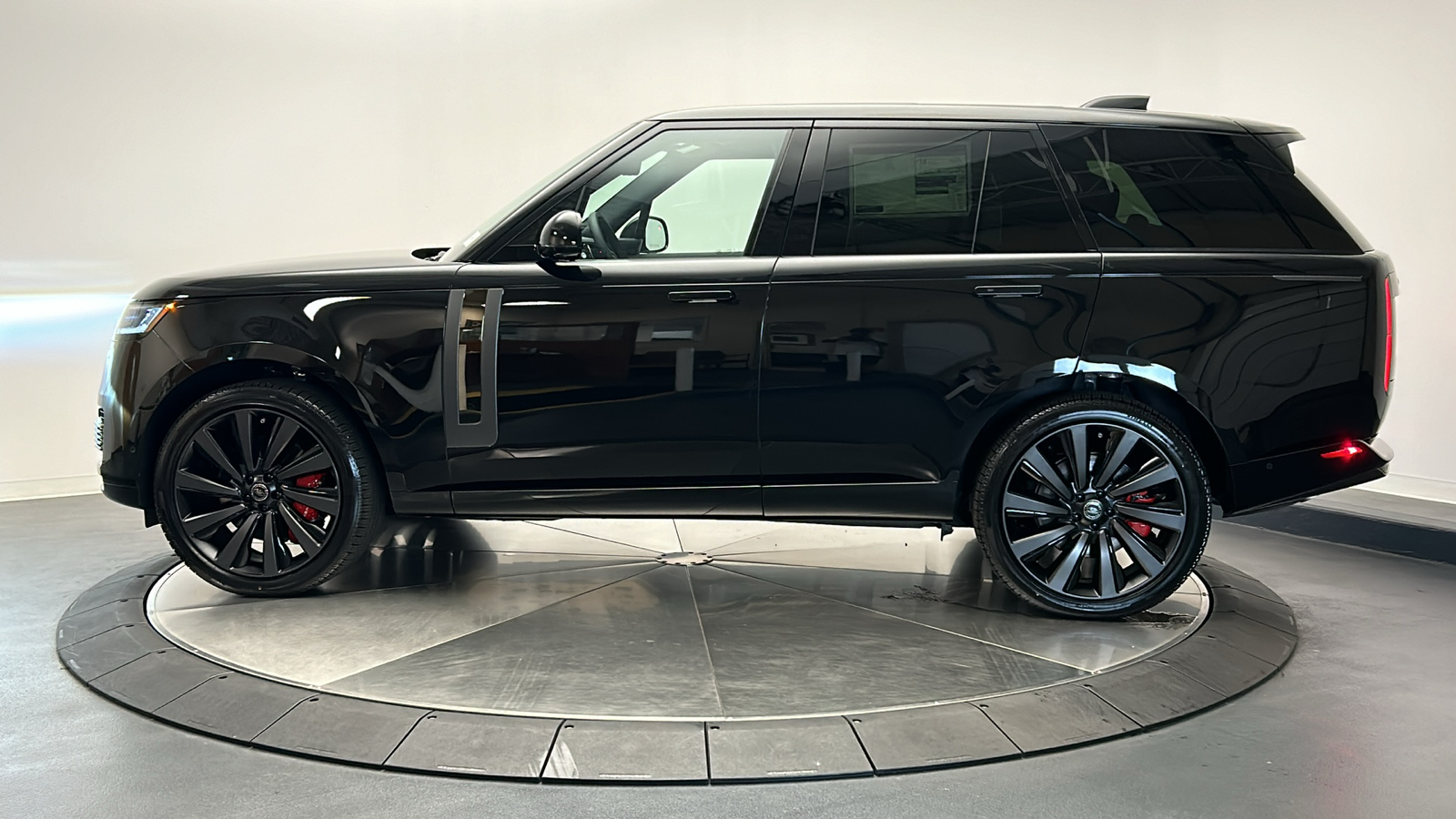 2025 Land Rover Range Rover SV 2