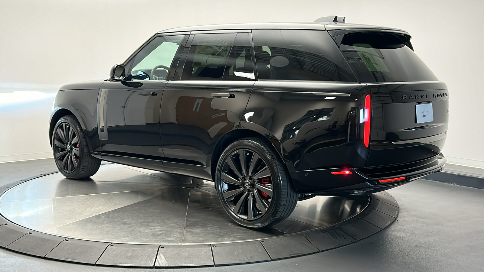 2025 Land Rover Range Rover SV 3