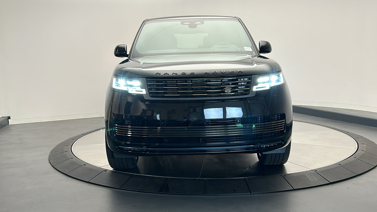 2025 Land Rover Range Rover SV 8