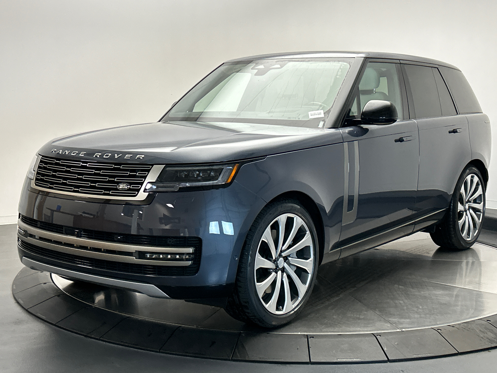 2025 Land Rover Range Rover SE 1