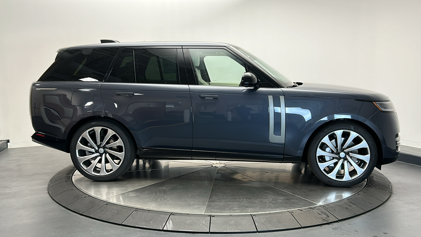 2025 Land Rover Range Rover SE 6