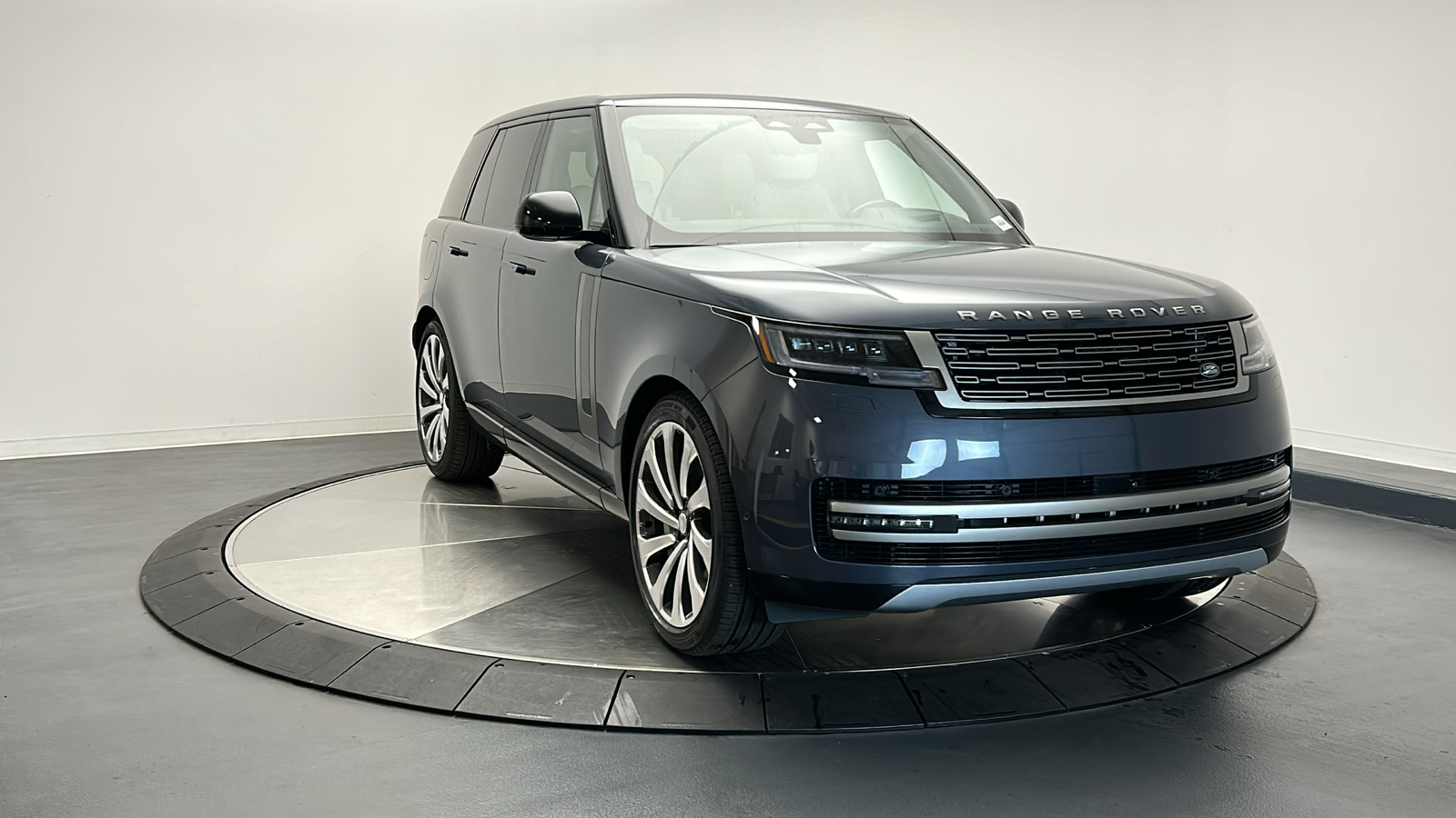 2025 Land Rover Range Rover SE 7