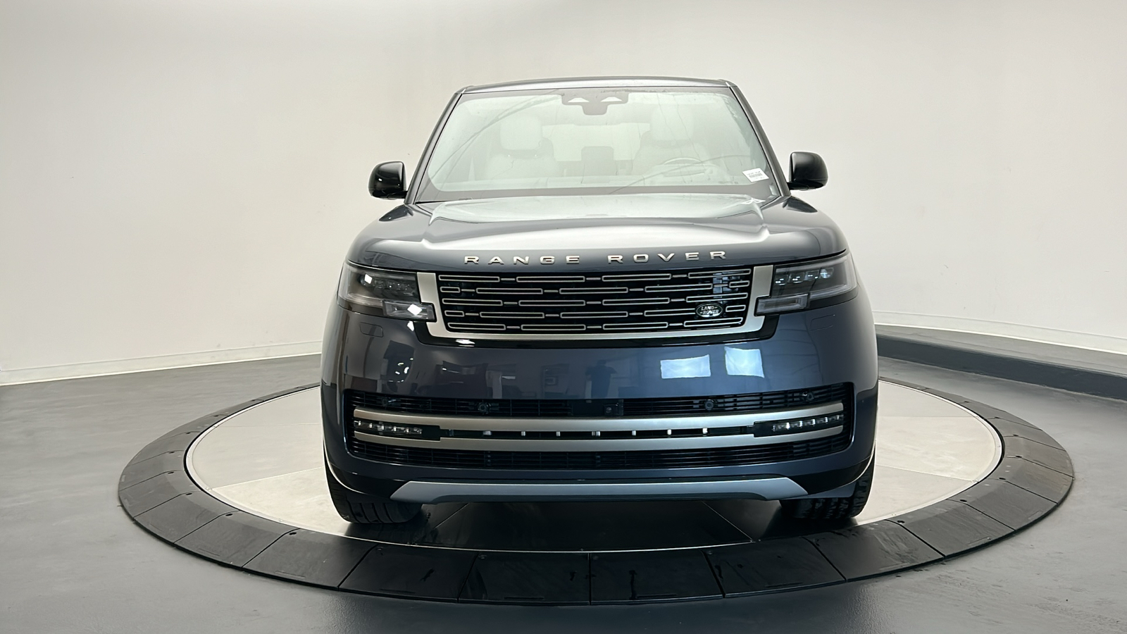 2025 Land Rover Range Rover SE 8