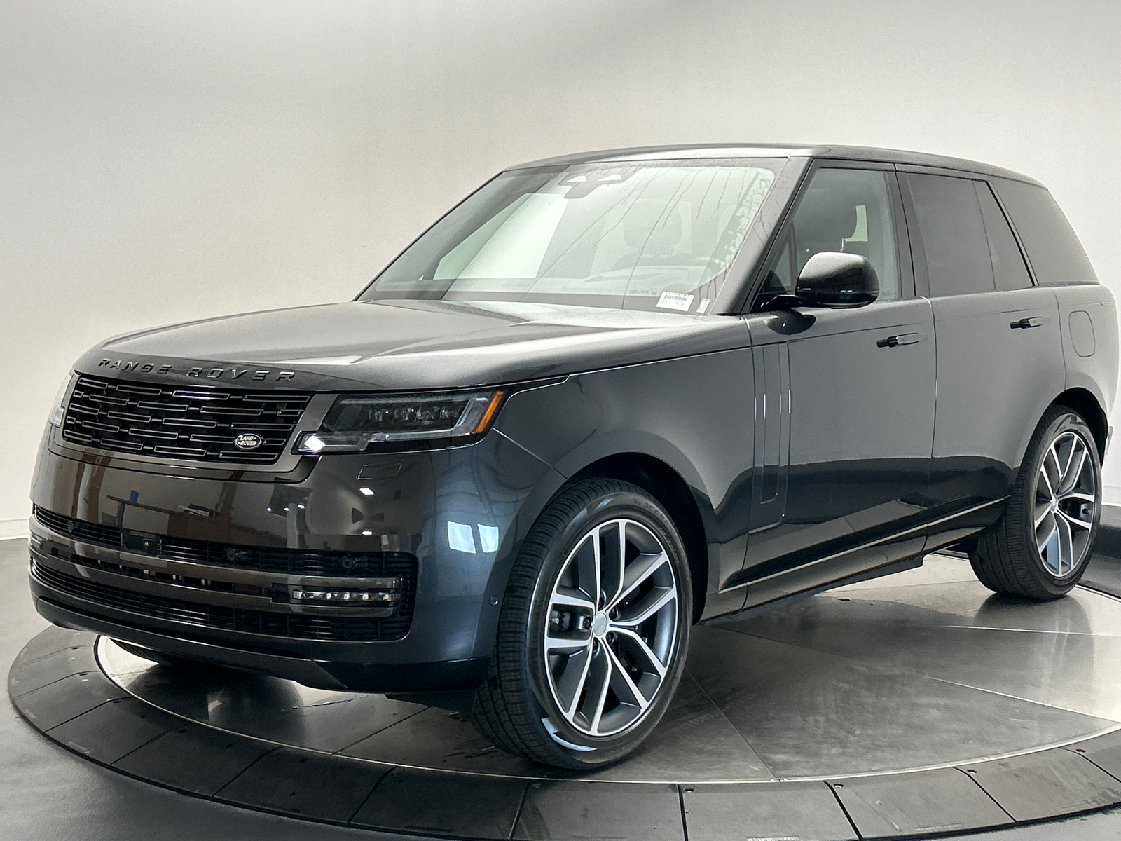 2025 Land Rover Range Rover SE 1