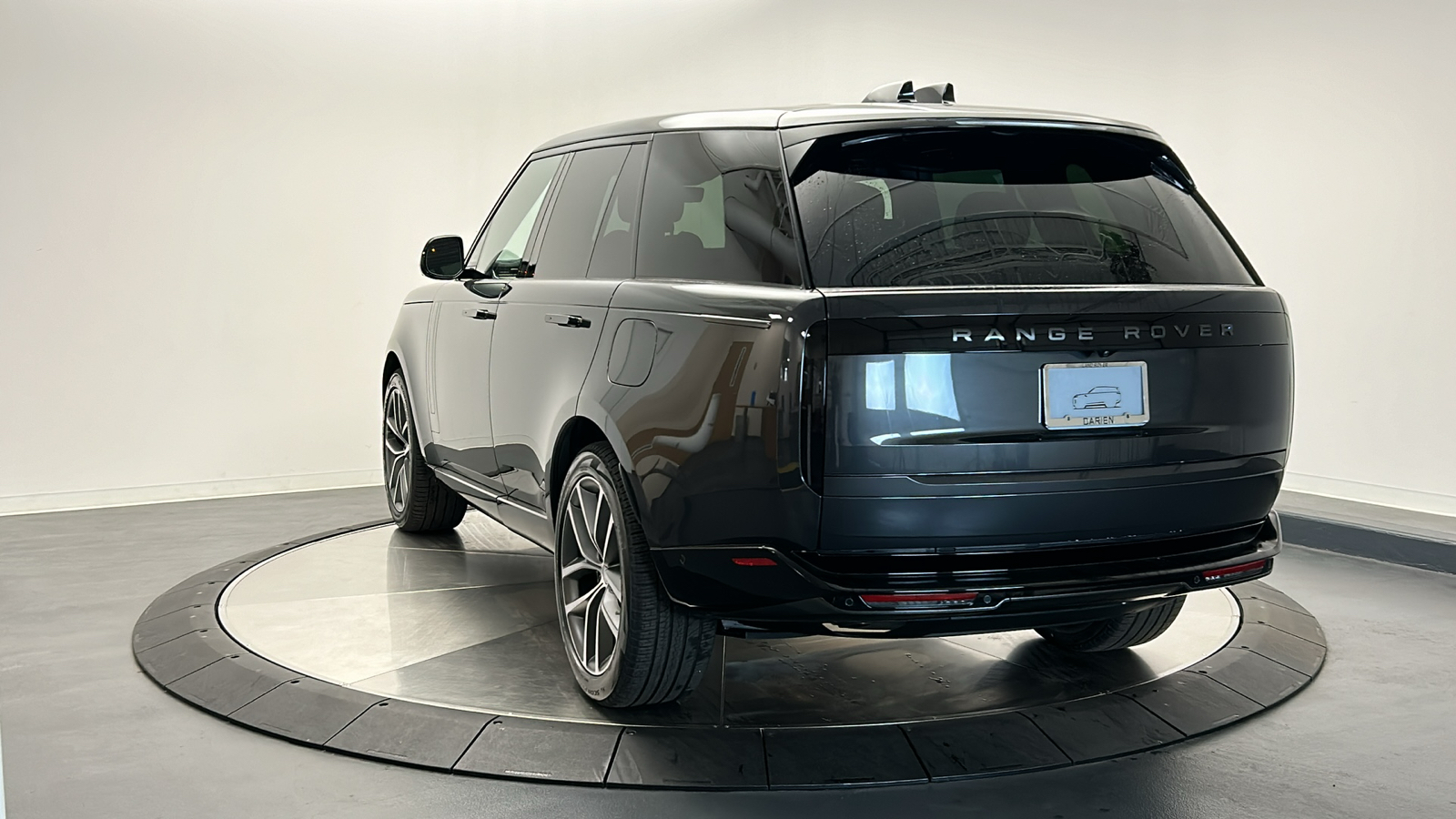 2025 Land Rover Range Rover SE 3