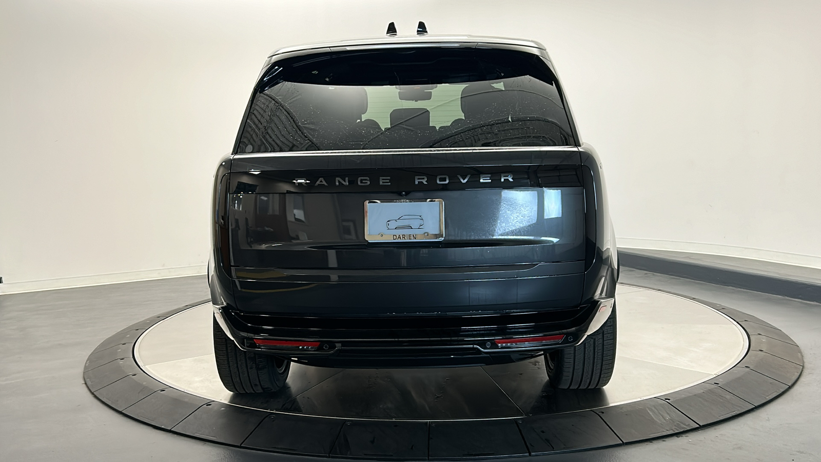 2025 Land Rover Range Rover SE 4