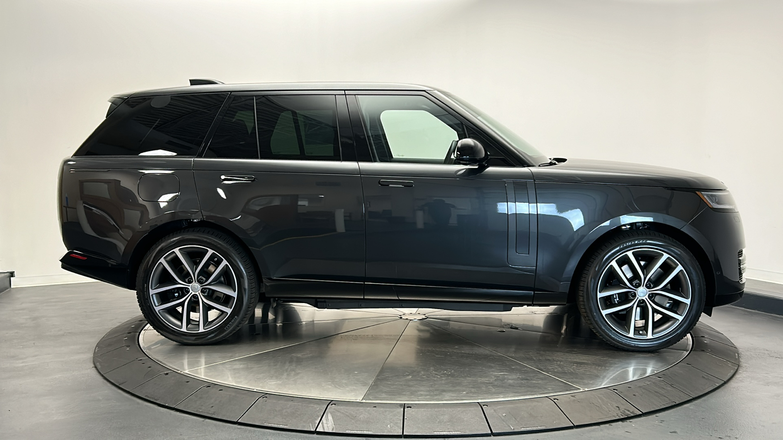 2025 Land Rover Range Rover SE 6