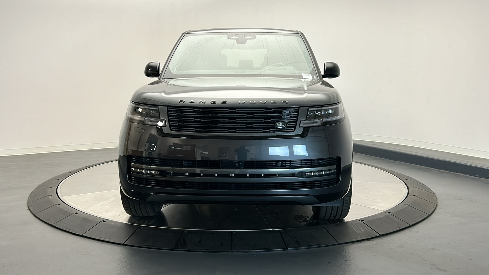 2025 Land Rover Range Rover SE 8